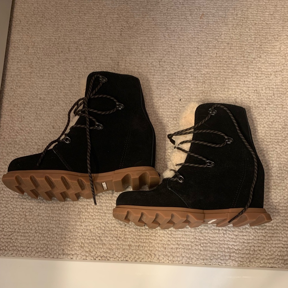 Sorel snowboots - Picture 8 of 11